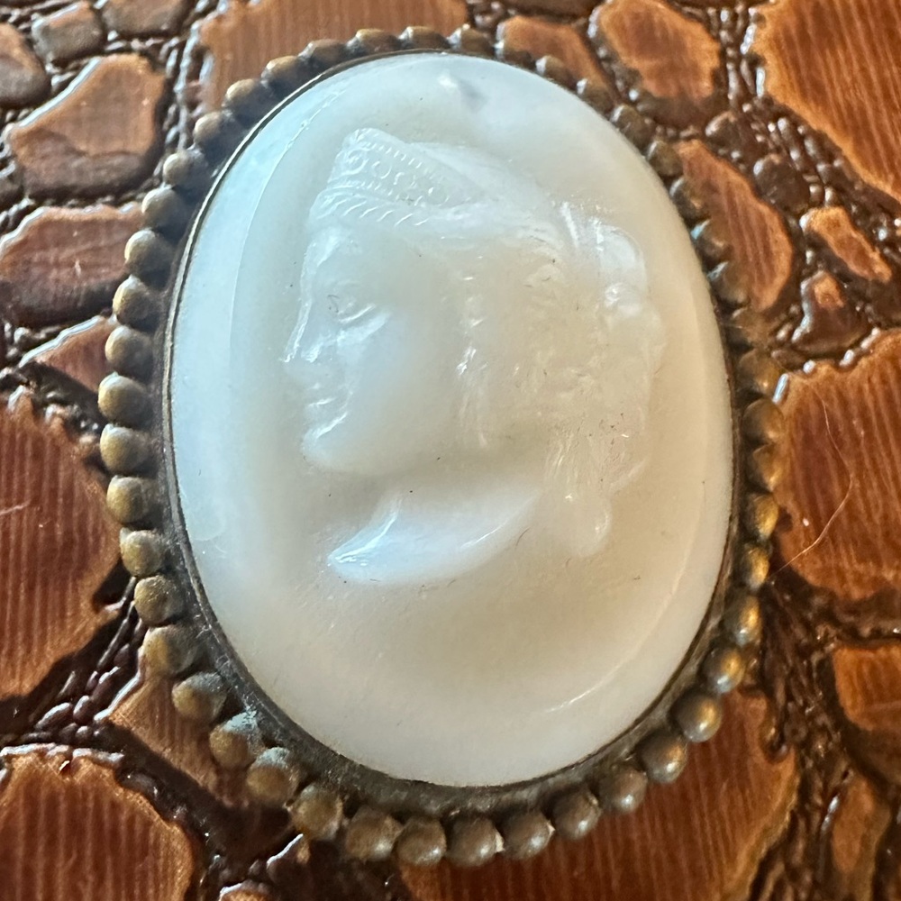 Vintage Oval All White Milk Glass Lady Cameo Brooch / Pin w/ Bronze / Gold Metal